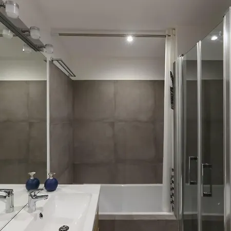 Magnificent Design And Luminous Apartment *